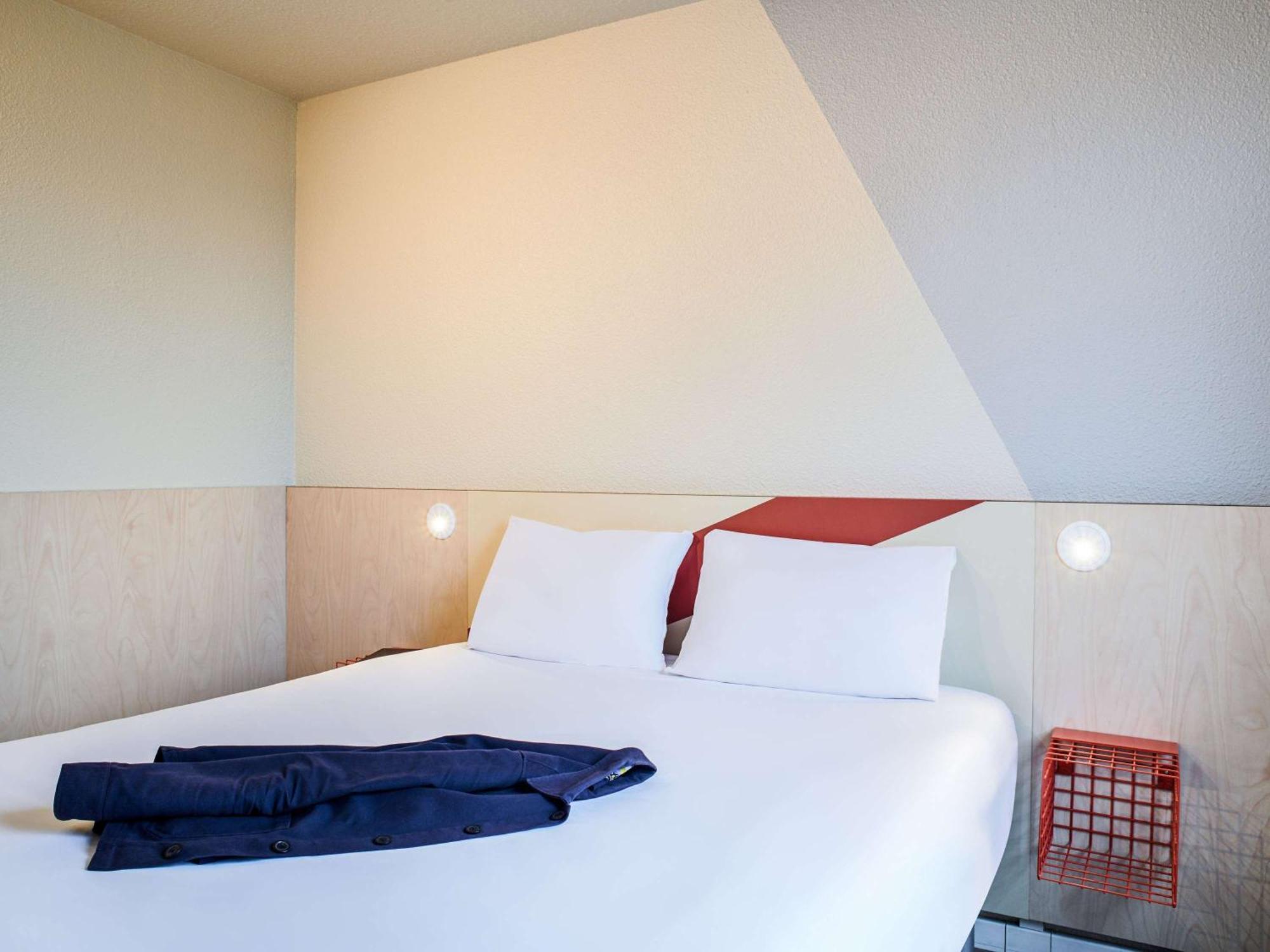 Hotel Ibis Budget Nantes Ouest Atlantis Couëron エクステリア 写真