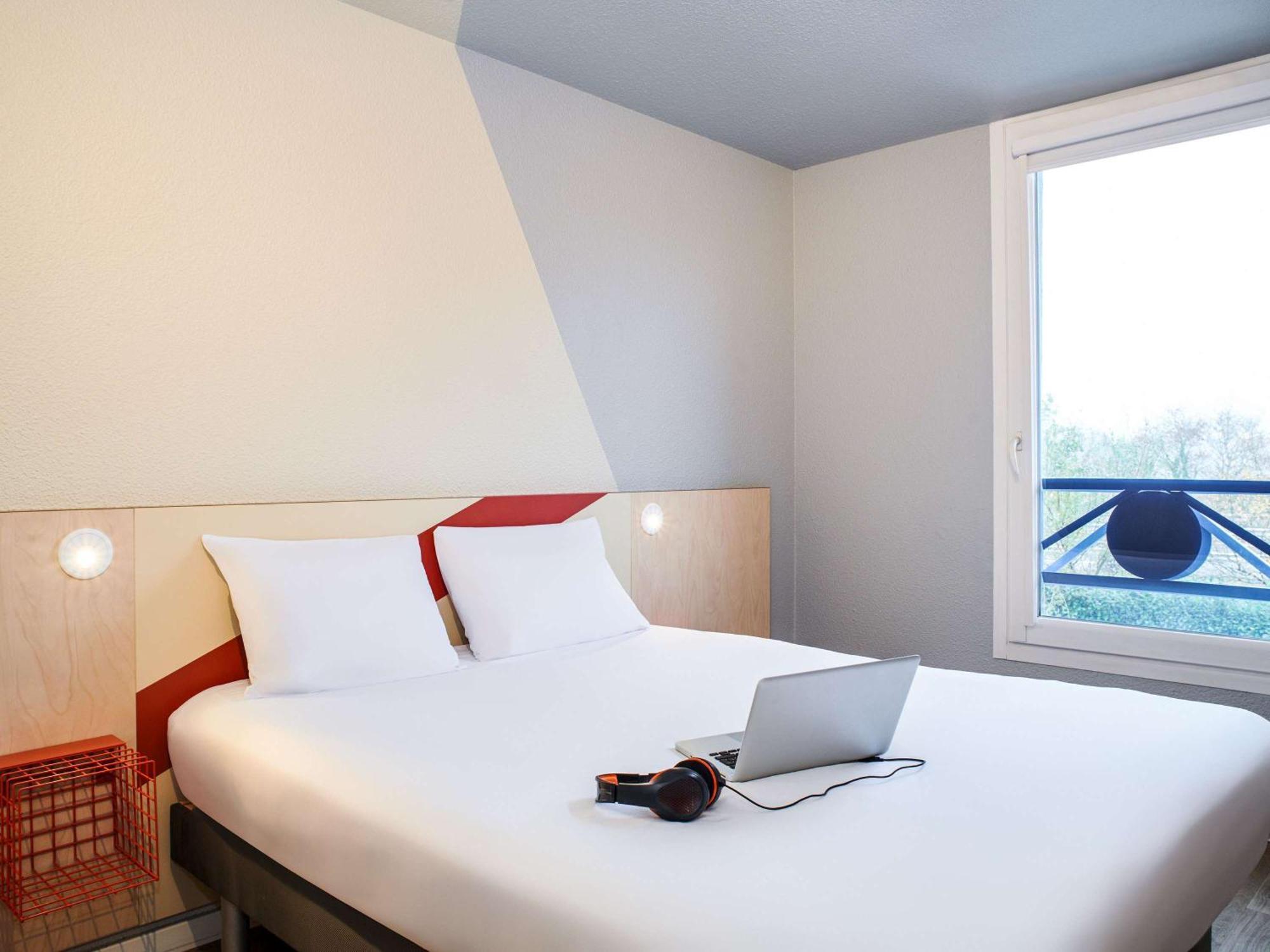 Hotel Ibis Budget Nantes Ouest Atlantis Couëron エクステリア 写真