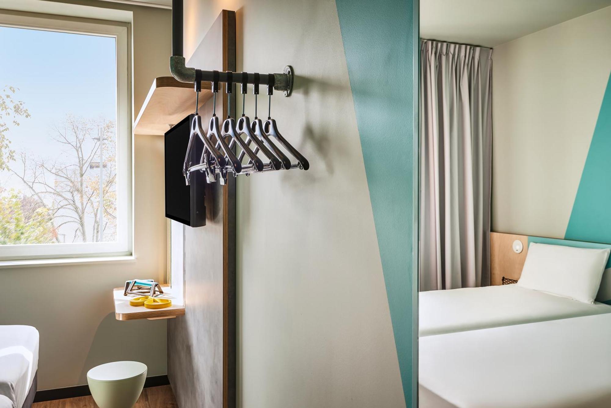 Hotel Ibis Budget Nantes Ouest Atlantis Couëron エクステリア 写真