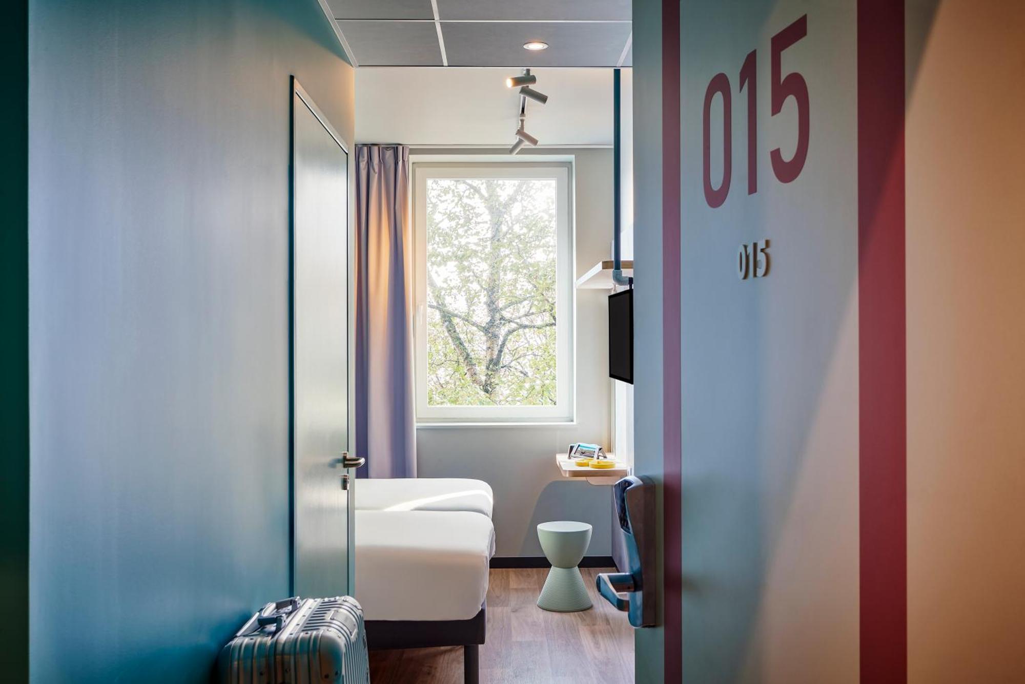 Hotel Ibis Budget Nantes Ouest Atlantis Couëron エクステリア 写真