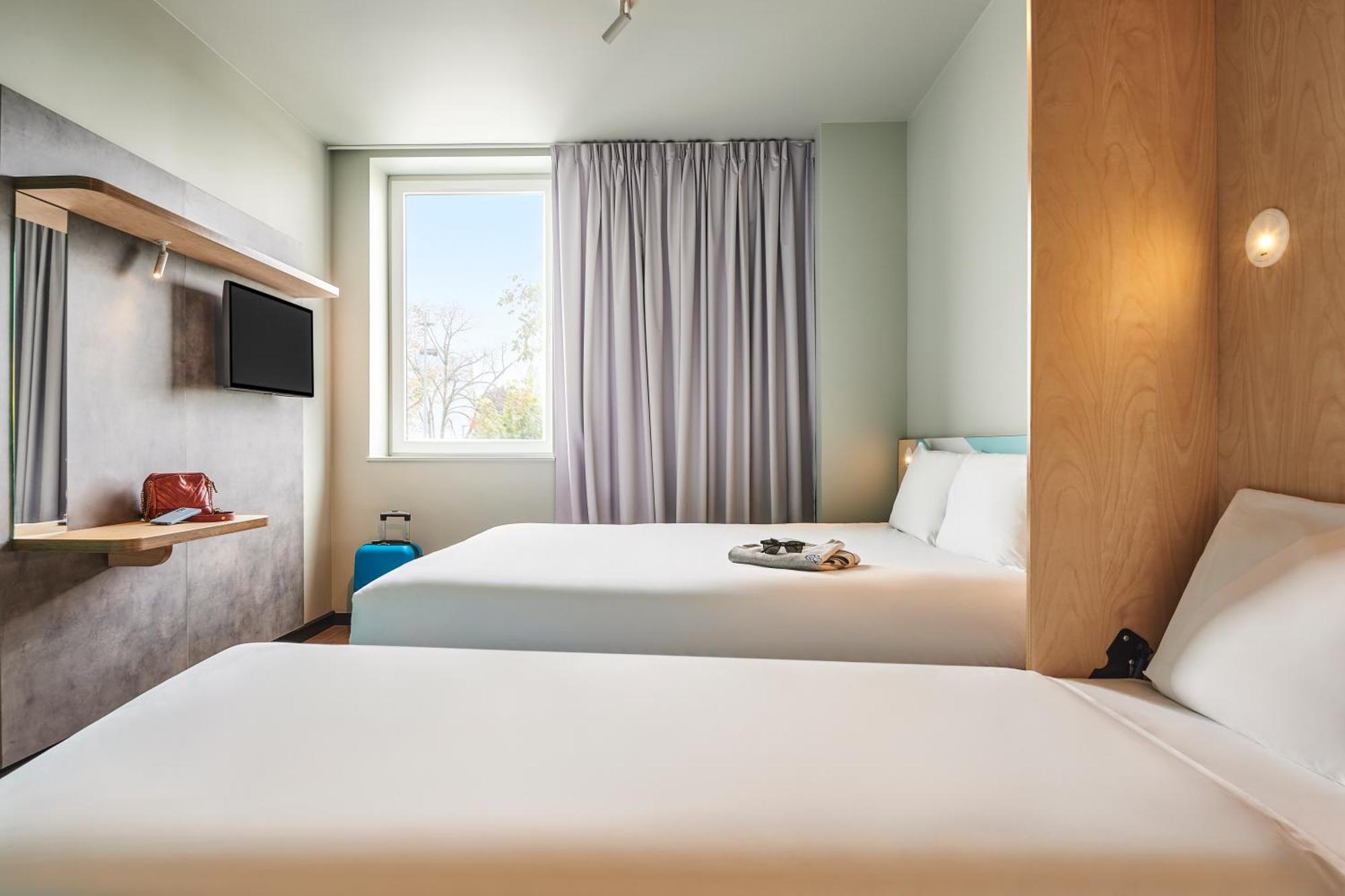 Hotel Ibis Budget Nantes Ouest Atlantis Couëron エクステリア 写真