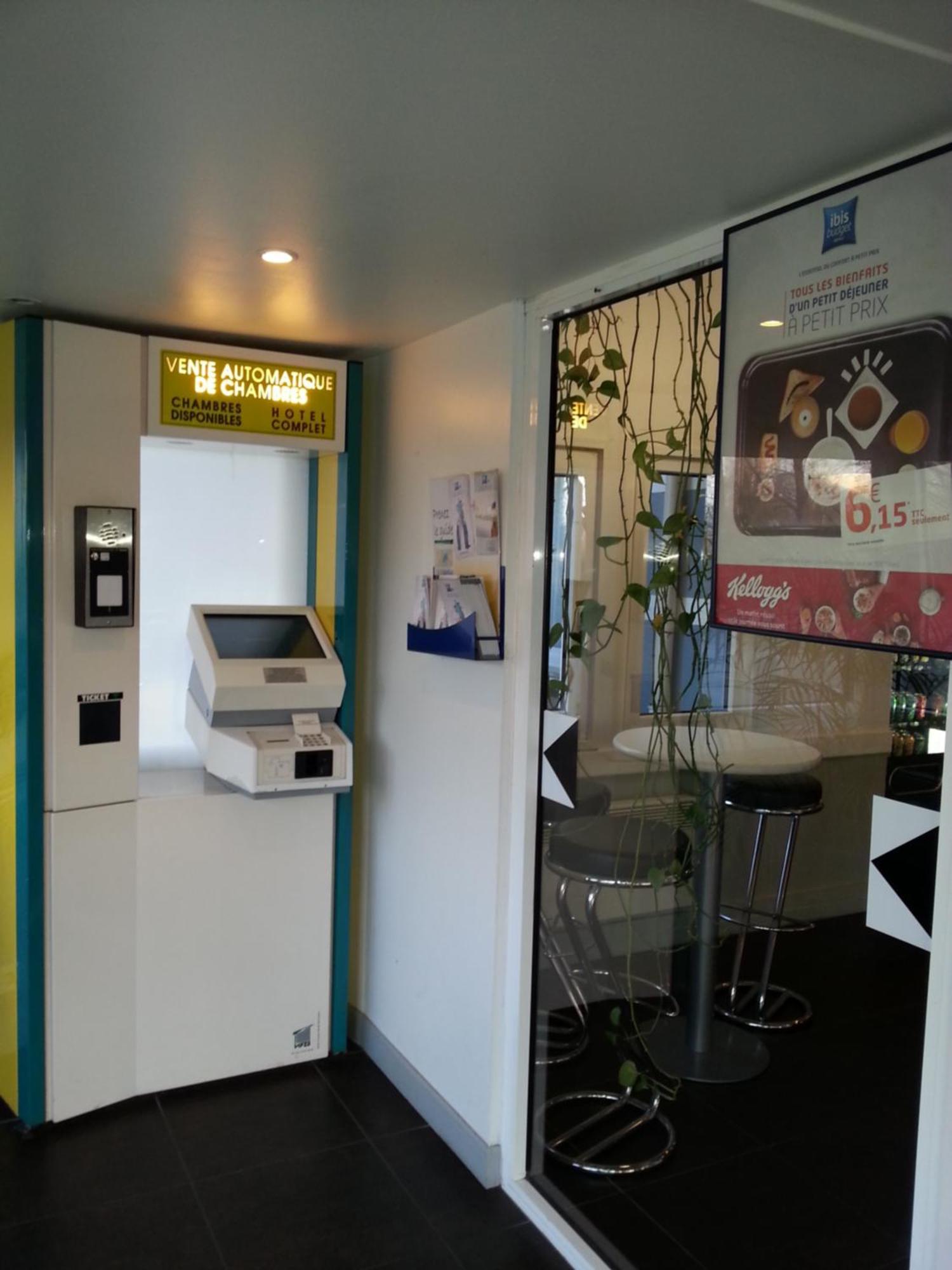 Hotel Ibis Budget Nantes Ouest Atlantis Couëron エクステリア 写真
