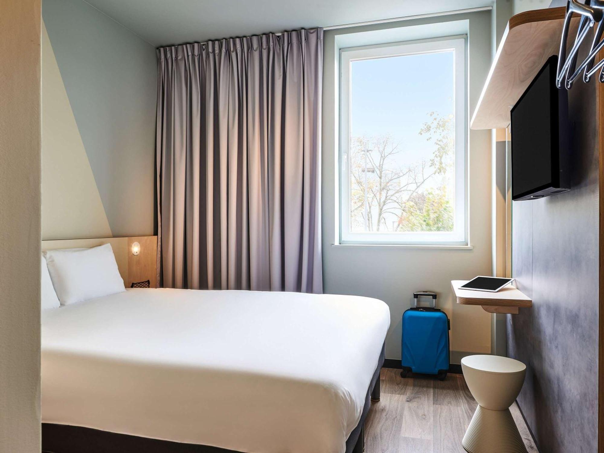 Hotel Ibis Budget Nantes Ouest Atlantis Couëron エクステリア 写真
