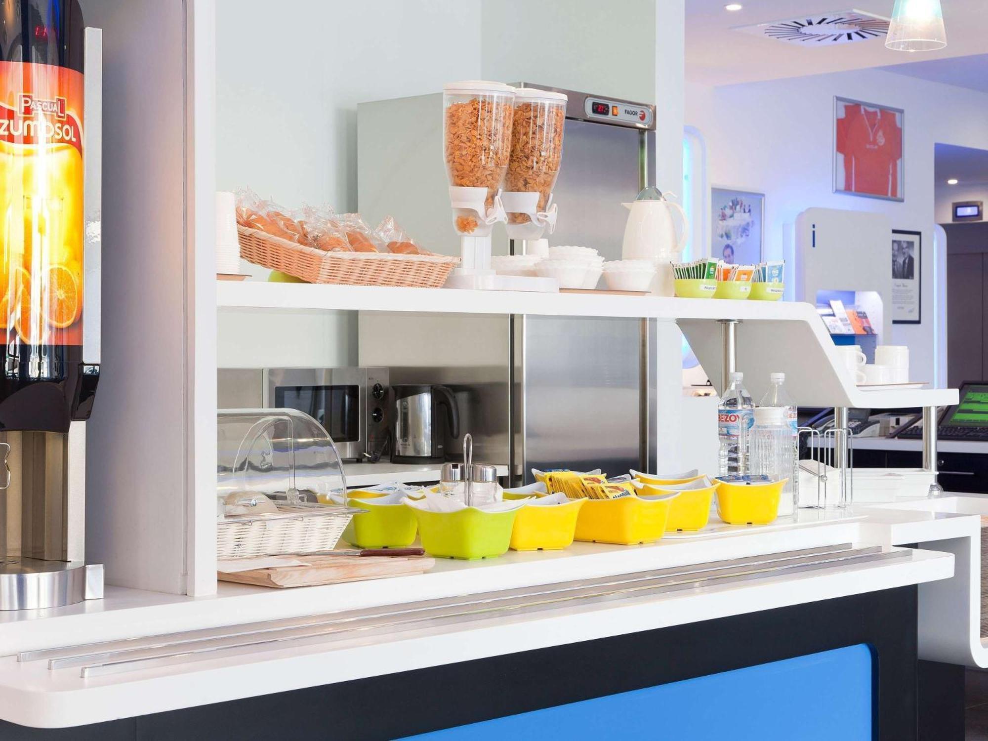 Hotel Ibis Budget Nantes Ouest Atlantis Couëron エクステリア 写真